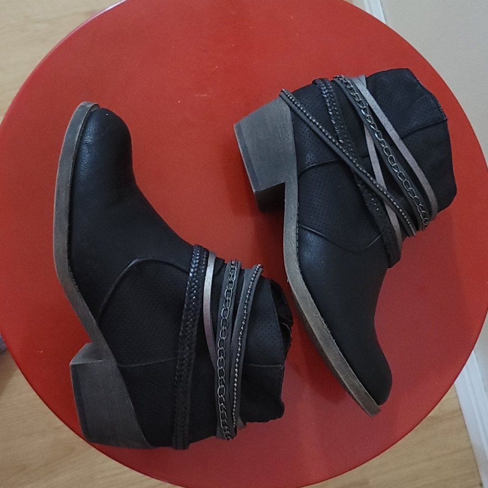 Boots - Picture 3 of 3